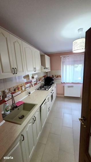 Apartament cu 3 camere decomandat în Aradului
