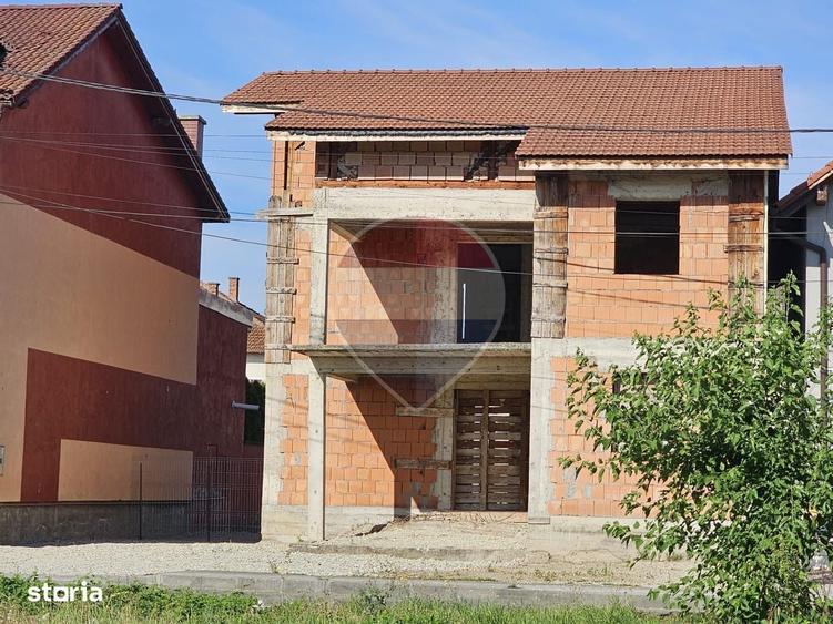 Casă cu 4 camere cu Teren 350 Mp în Central