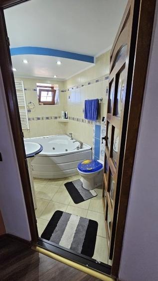 Apartament cu 5 camere decomandat, mobilat în Dumbrăveni
