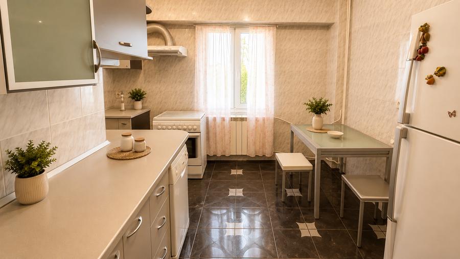 Apartament cu 4 camere decomandat în P-ța Muncii