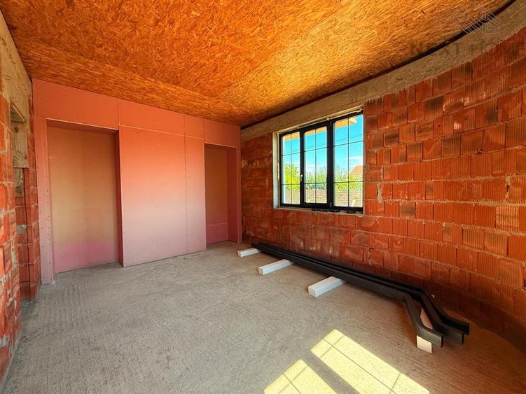 Casă cu 3 camere cu Garaj în Gară