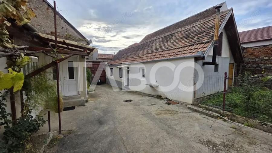 Casă cu 3 camere cu Teren 5859 Mp în Deal