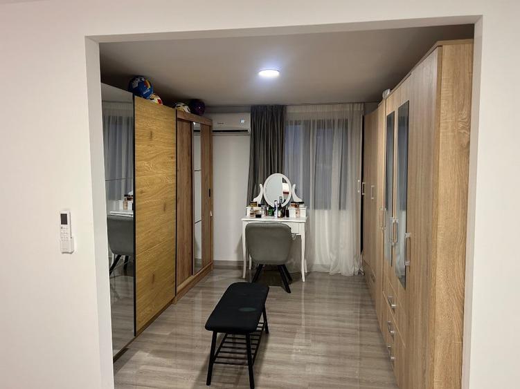 Casă cu 6 camere cu Teren 500 Mp în Săbăreni