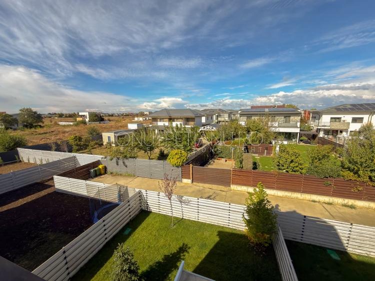 Duplex cu 4 camere cu Canalizare în Otopeni