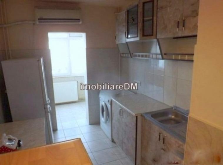 Apartament cu 4 camere decomandat în Hala Centrală