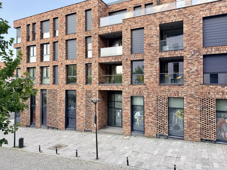 Apartament cu 2 camere semidecomandat, mobilat în Central