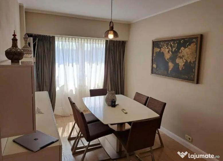 Apartament cu 4 camere semidecomandat în Calea Victoriei