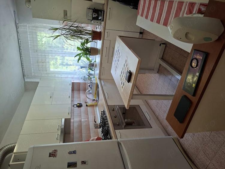 Apartament cu 3 camere semidecomandat în Exterior Vest