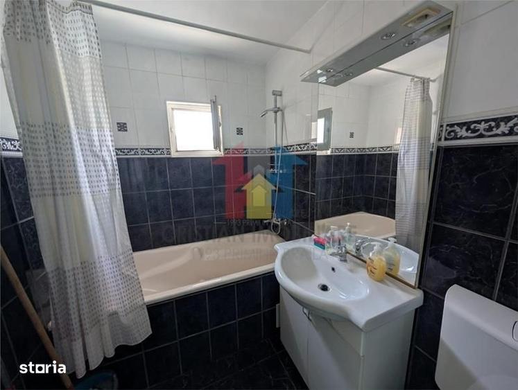 Apartament cu 3 camere decomandat în Calarași 4
