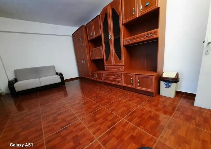 Garsonieră decomandată în Gorjului