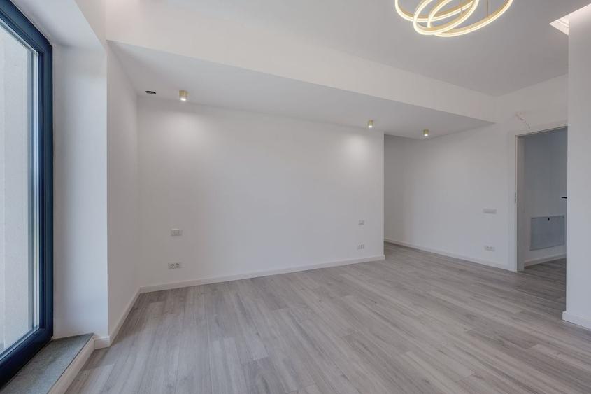 Apartament cu 6 camere decomandat în Nord