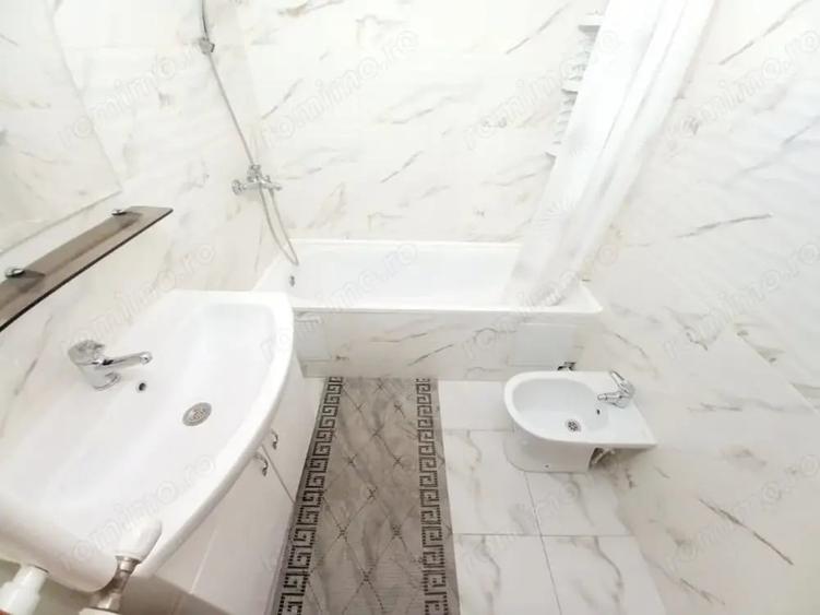 Apartament cu 3 camere semidecomandat în Dacia