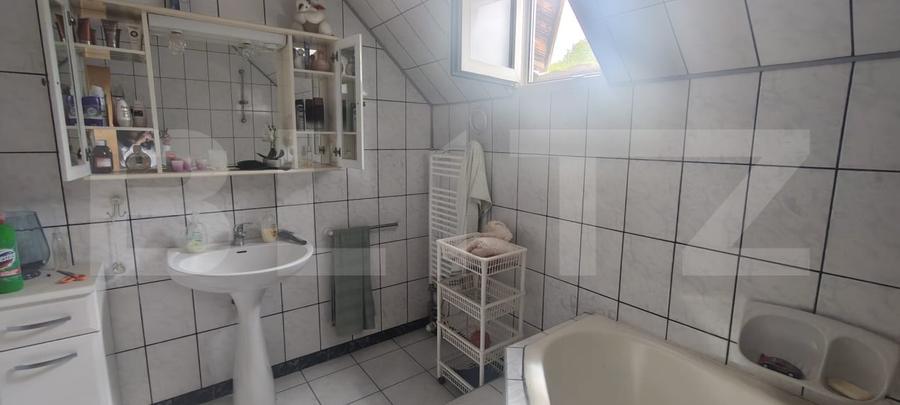 Casă individuală cu 5 camere cu Canalizare în Est