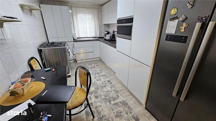 Apartament cu 4 camere decomandat în Florești