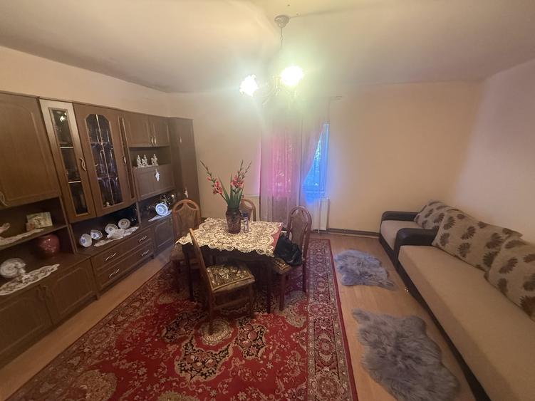 Casă individuală cu 5 camere cu Canalizare în Jucu de Sus