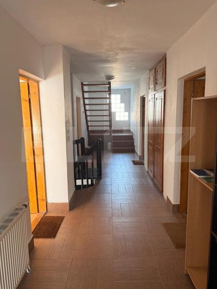 Casă individuală cu 12 camere cu Canalizare în Bran
