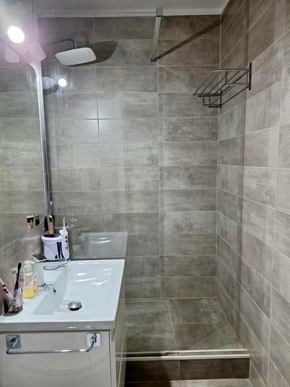 Apartament cu 3 camere semidecomandat în Micro 17