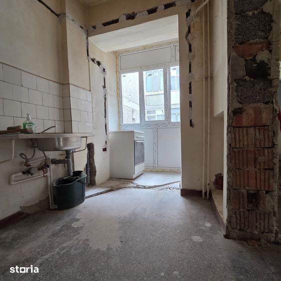 Apartament cu 3 camere decomandat în George Enescu