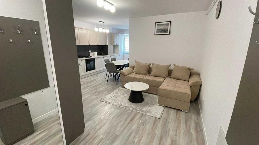Apartament cu 3 camere decomandat în Florești