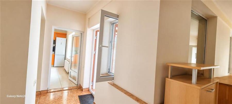 Casă individuală cu 6 camere cu Canalizare în Ultracentral