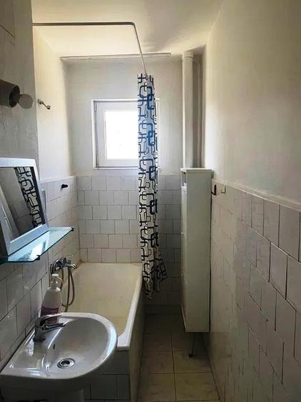 Garsonieră decomandată în Titan