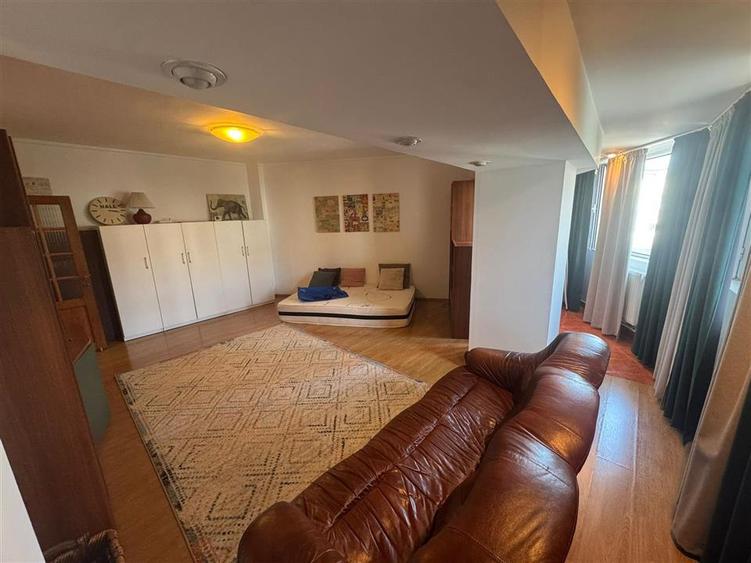 Apartament cu 3 camere decomandat în Brăilei