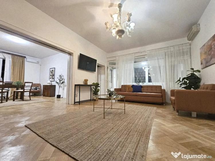 Apartament cu 4 camere semidecomandat în Capitale
