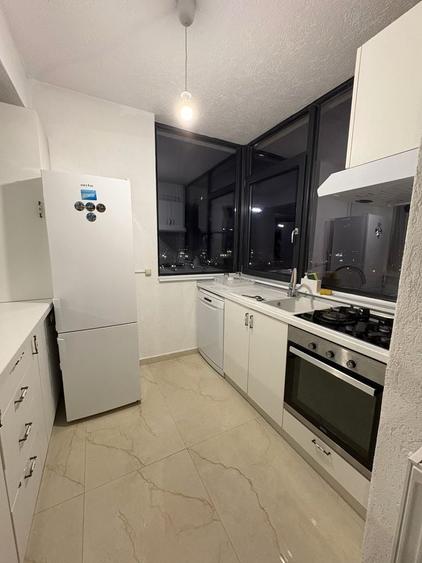 Apartament cu 3 camere semidecomandat în Exterior Vest