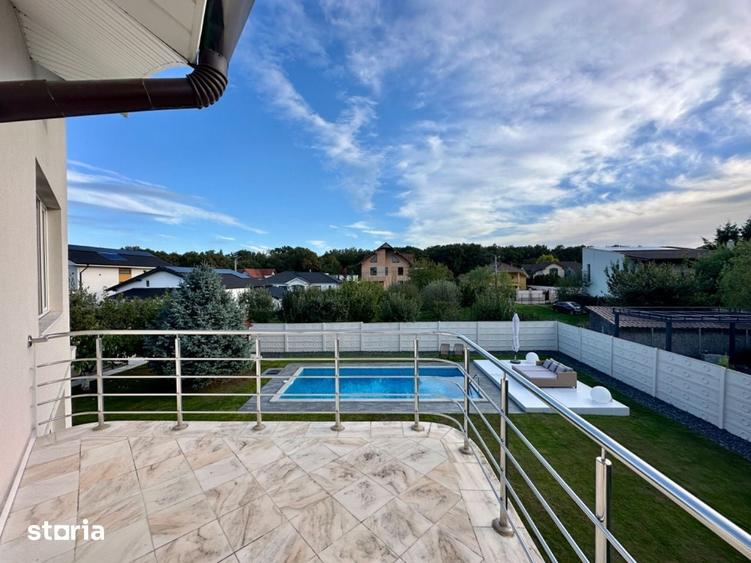 Casă cu 6 camere semidecomandat cu Teren 1400 Mp în Sânmartin