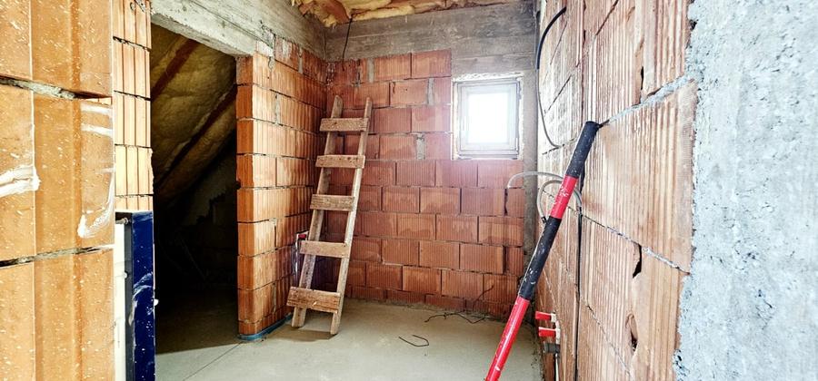 Casă individuală cu 5 camere cu Teren 300 Mp în Berceni