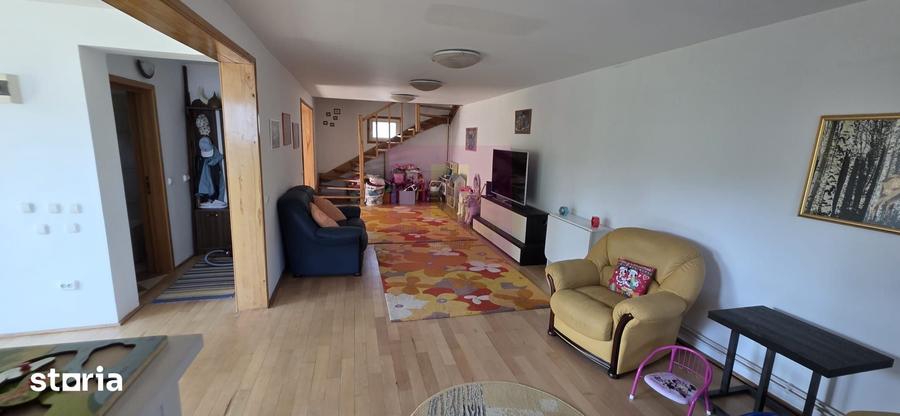 Vila de vanzare cu 4 camere in Breaza - 2