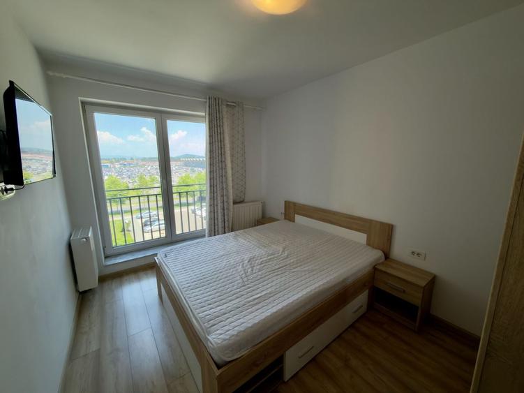 Apartament cu 2 camere decomandat, mobilat în Tractorul