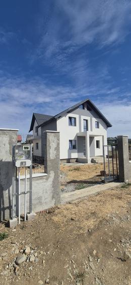 Casă cu 4 camere în Exterior Vest