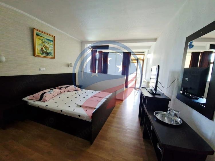 Casă cu 20 camere cu Teren 1632 Mp în Eșelnița