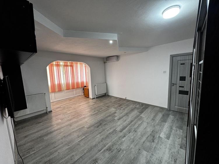 Apartament cu 2 camere semidecomandat în Unirii Sud