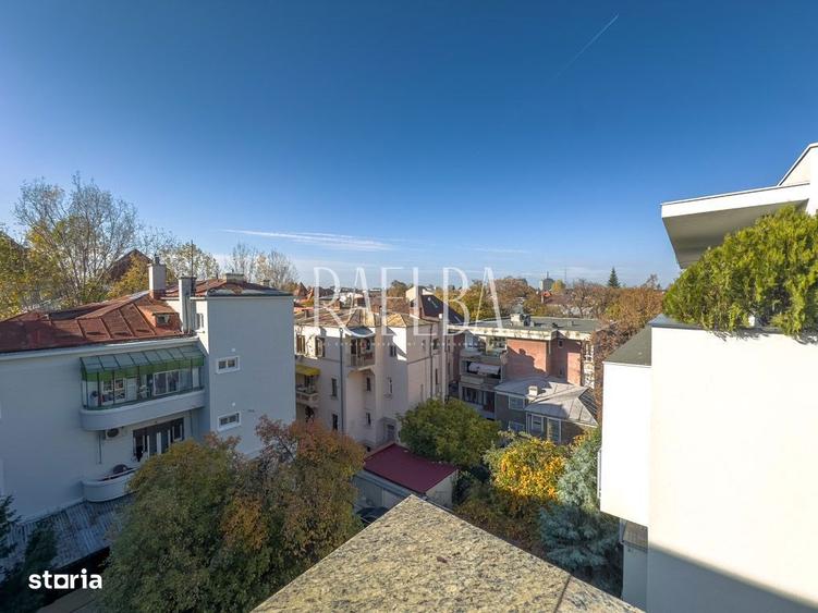 Apartament cu 4 camere, mobilat în Capitale