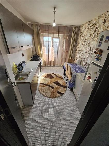 Apartament cu 3 camere decomandat în Buzaului