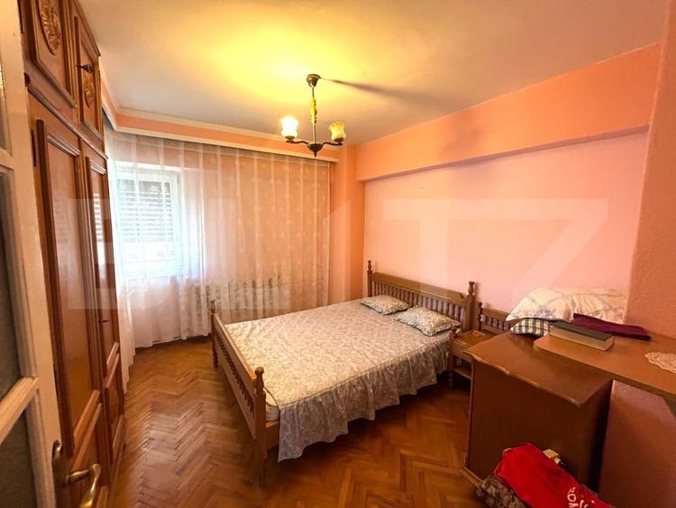 Apartament cu 3 camere decomandat, mobilat în Central