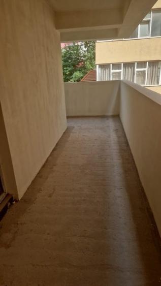 Apartament cu 3 camere decomandat în Energia