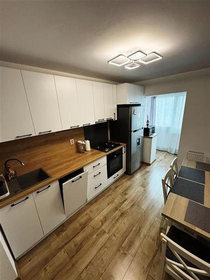 Apartament cu 2 camere decomandat, mobilat în B-dul București