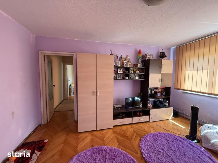 Apartament cu 3 camere semidecomandat în Circumvalațiunii