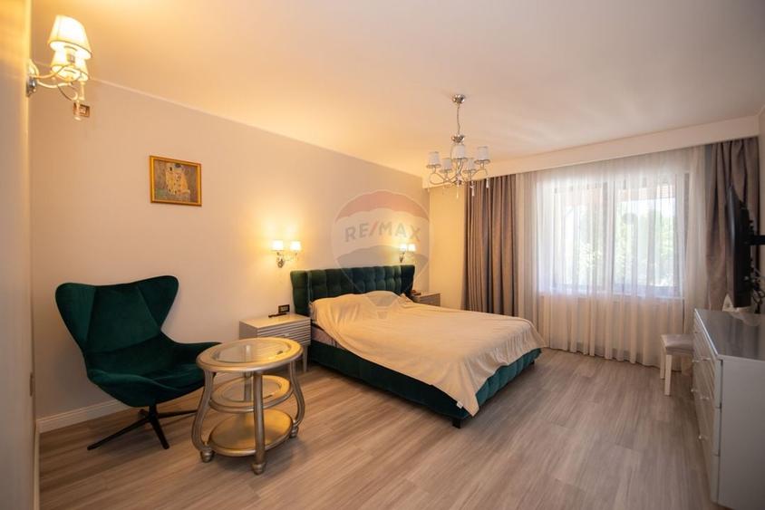 Casă individuală cu 9 camere cu Piscina în Dragomirești-Deal