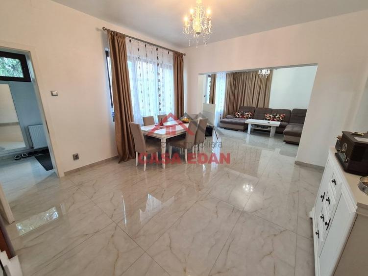 Casă individuală cu 7 camere cu Teren 304 Mp în Central