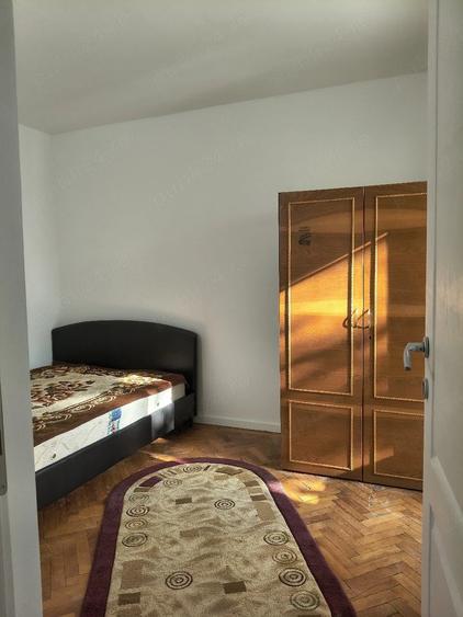 Apartament cu 3 camere semidecomandat în Exterior Vest