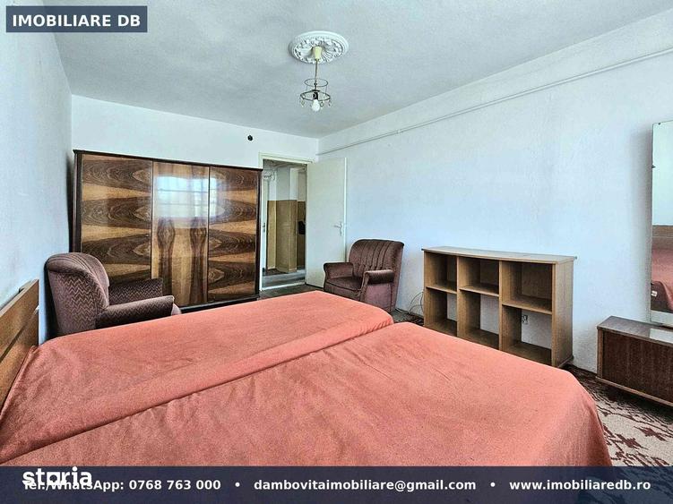 Apartament cu 3 camere semidecomandat în Micro 9