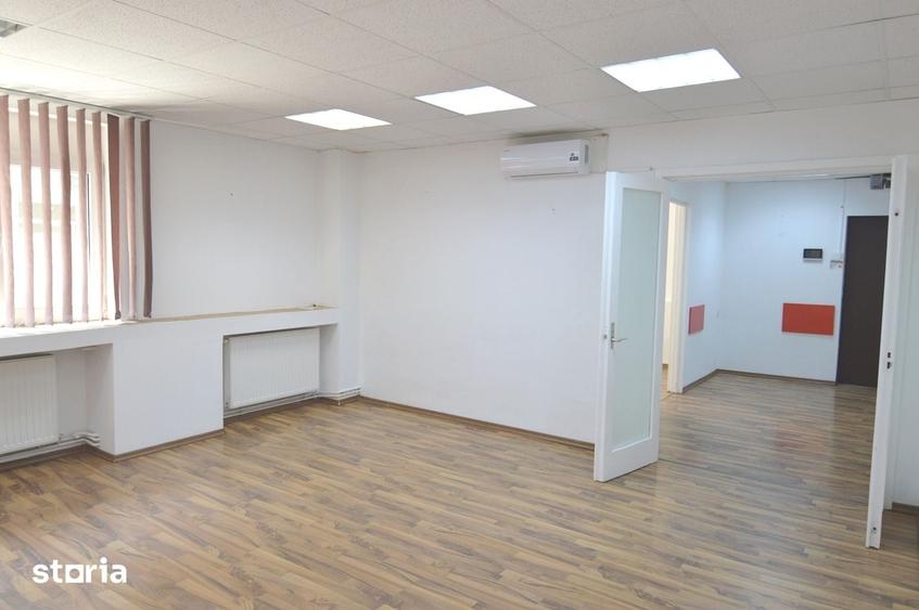 Apartament cu 3 camere în Victoriei