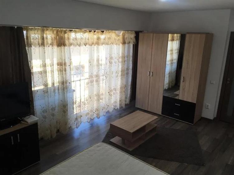 Garsonieră decomandată, mobilată în Podu Roș