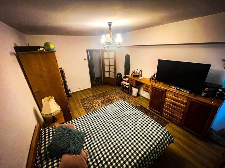 Apartament cu 3 camere decomandat în Exterior Vest