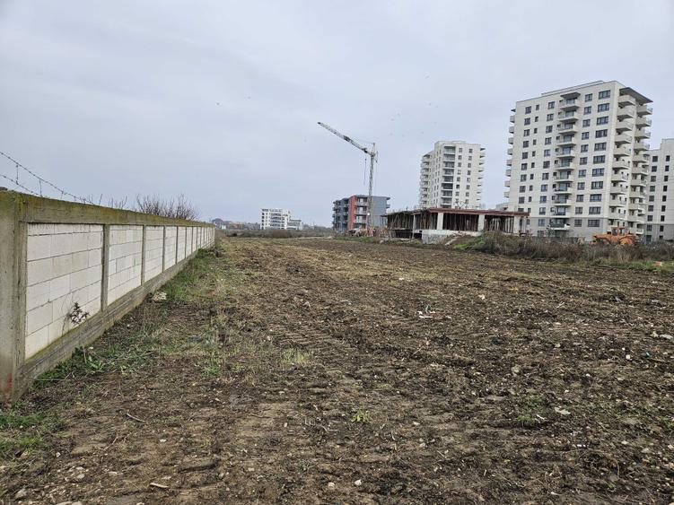 Teren de 2500 mp, în Palazu Mare