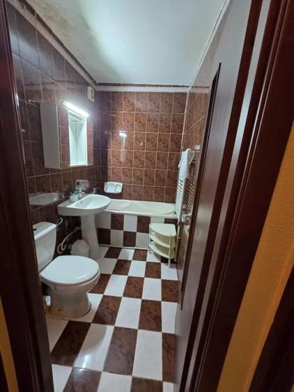 Apartament cu 3 camere semidecomandat în Micro 16